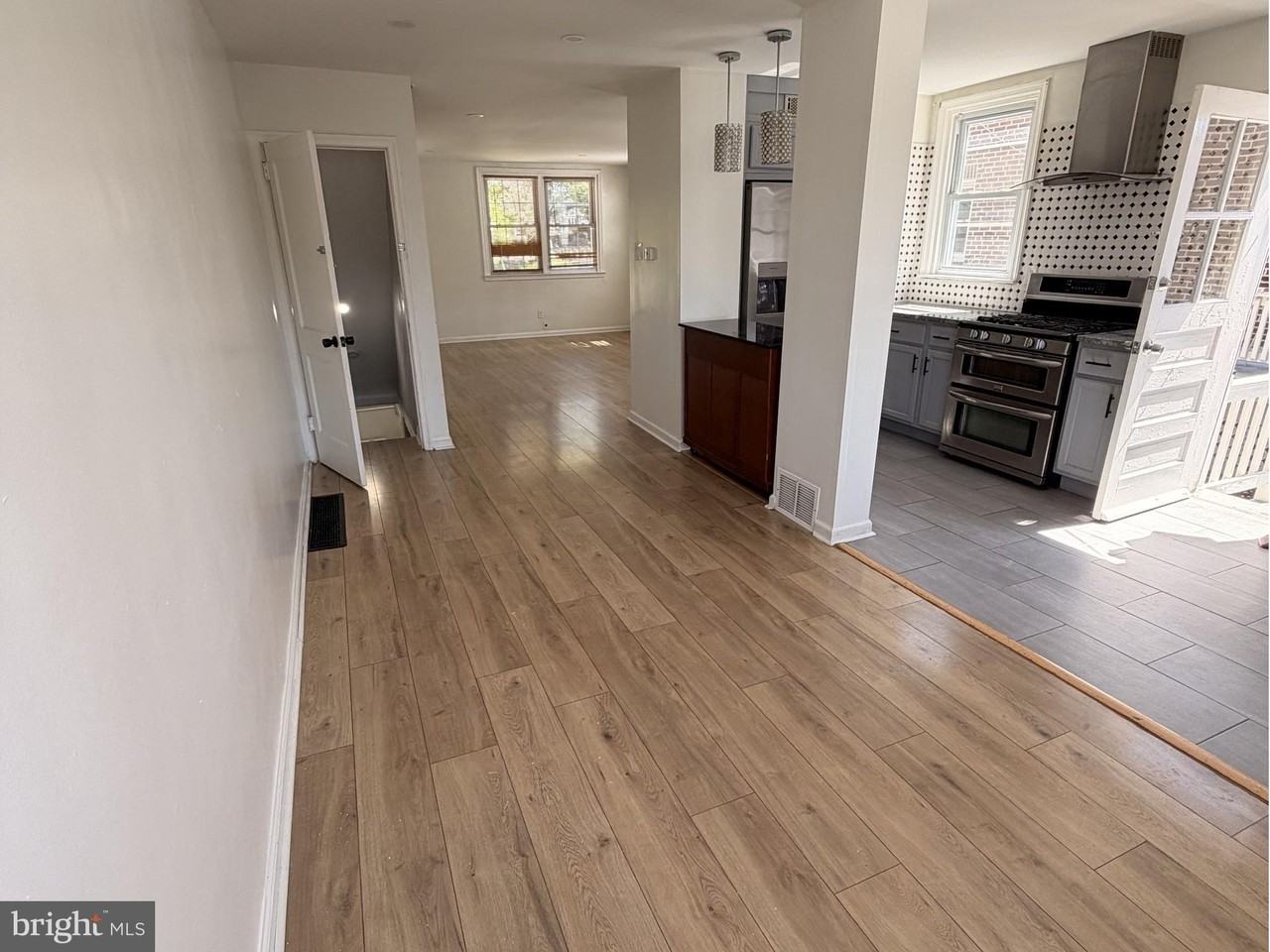 610 Longshore Ave - Photo 7 of 30