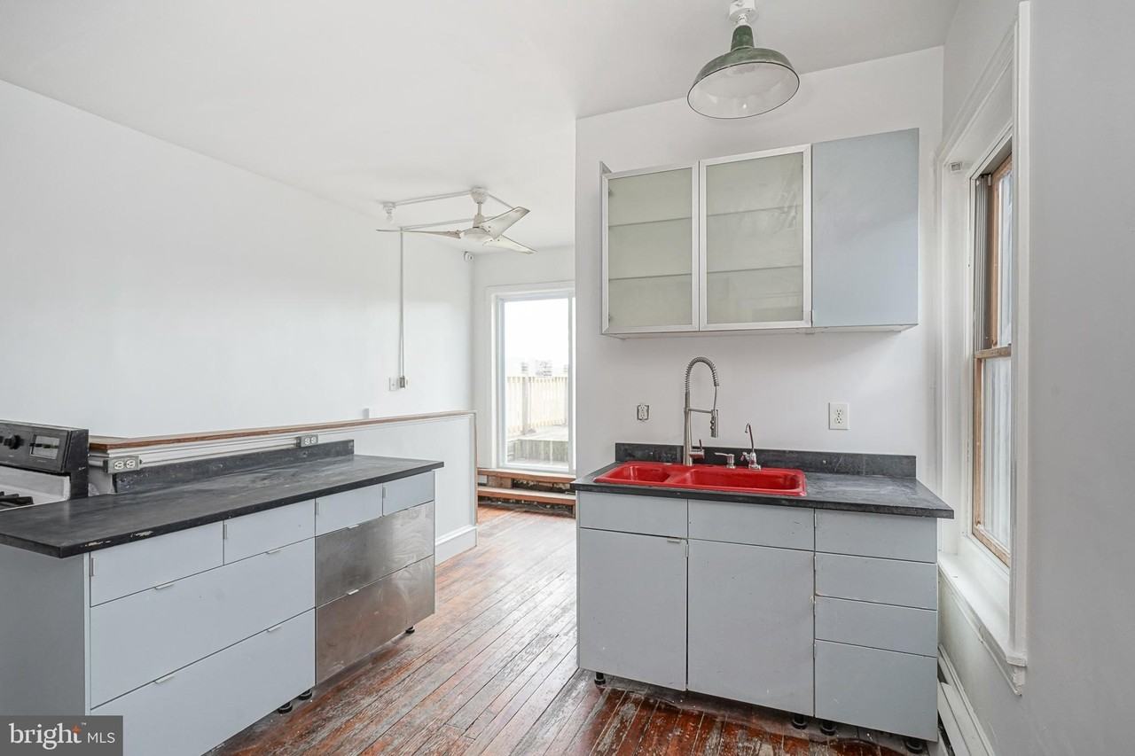 1523 N 27th St #3 - Photo 4 of 19