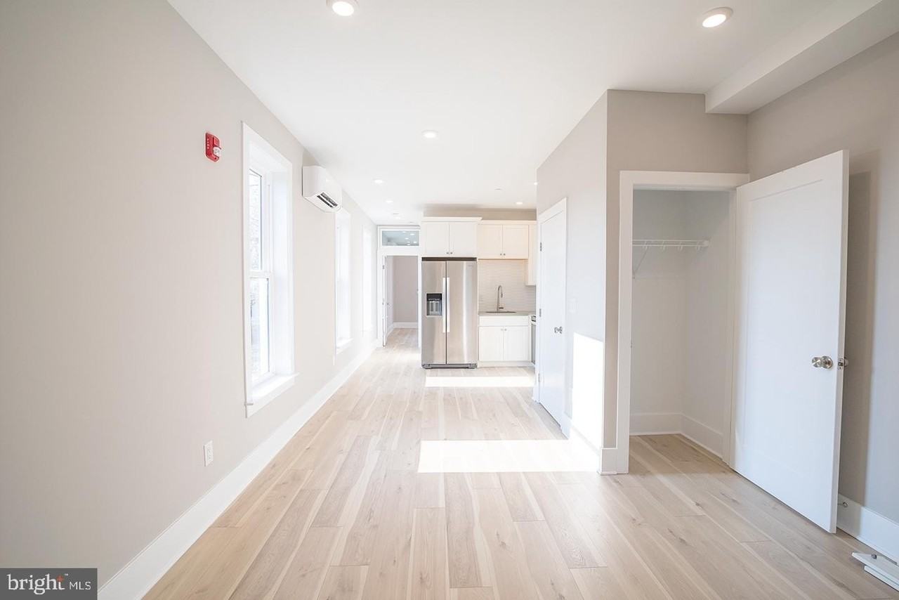 720 N Preston St #2R - Photo 3 of 12
