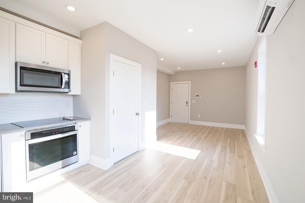720 N Preston St #2R - Photo 4 of 12
