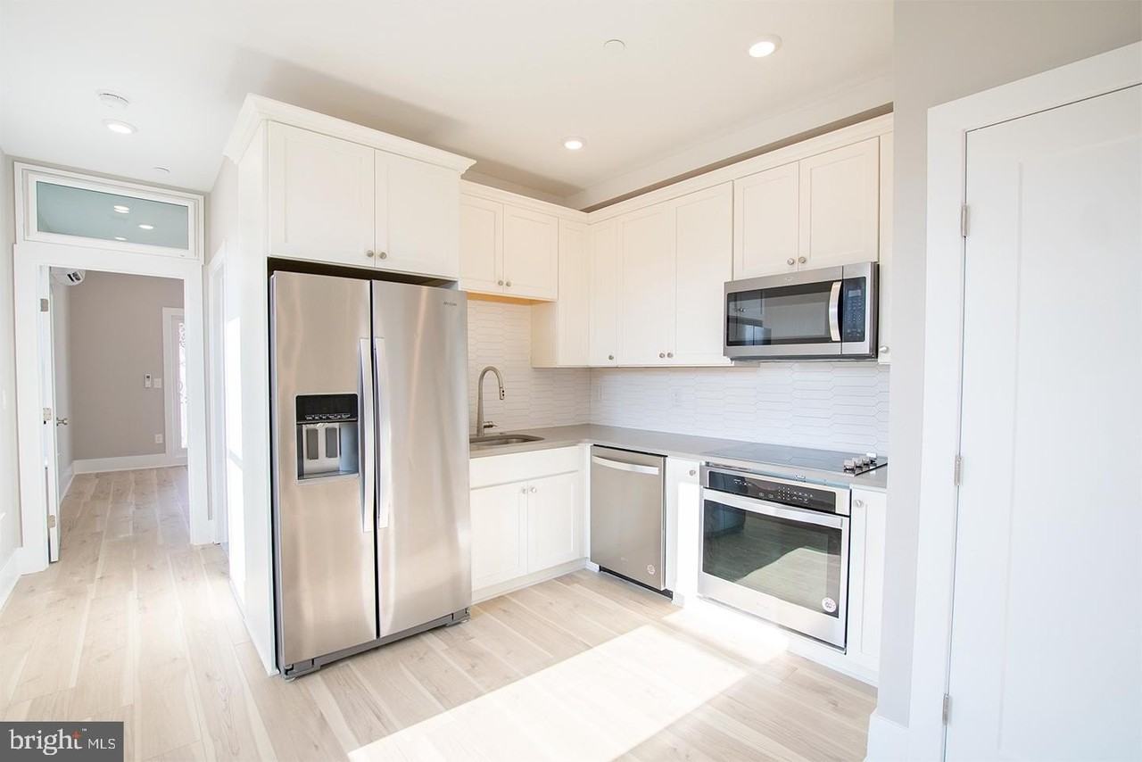 720 N Preston St #2R - Photo 5 of 12