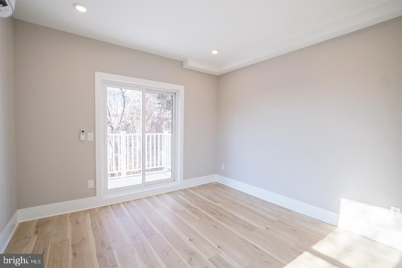 720 N Preston St #2R - Photo 7 of 12