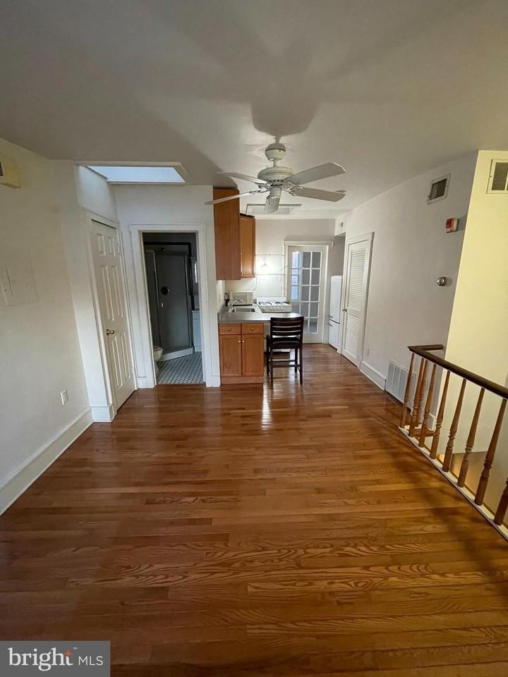 2211 Pine St #3 - Photo 4 of 11