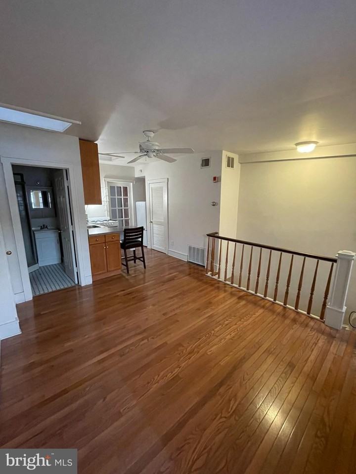 2211 Pine St #3 - Photo 6 of 11