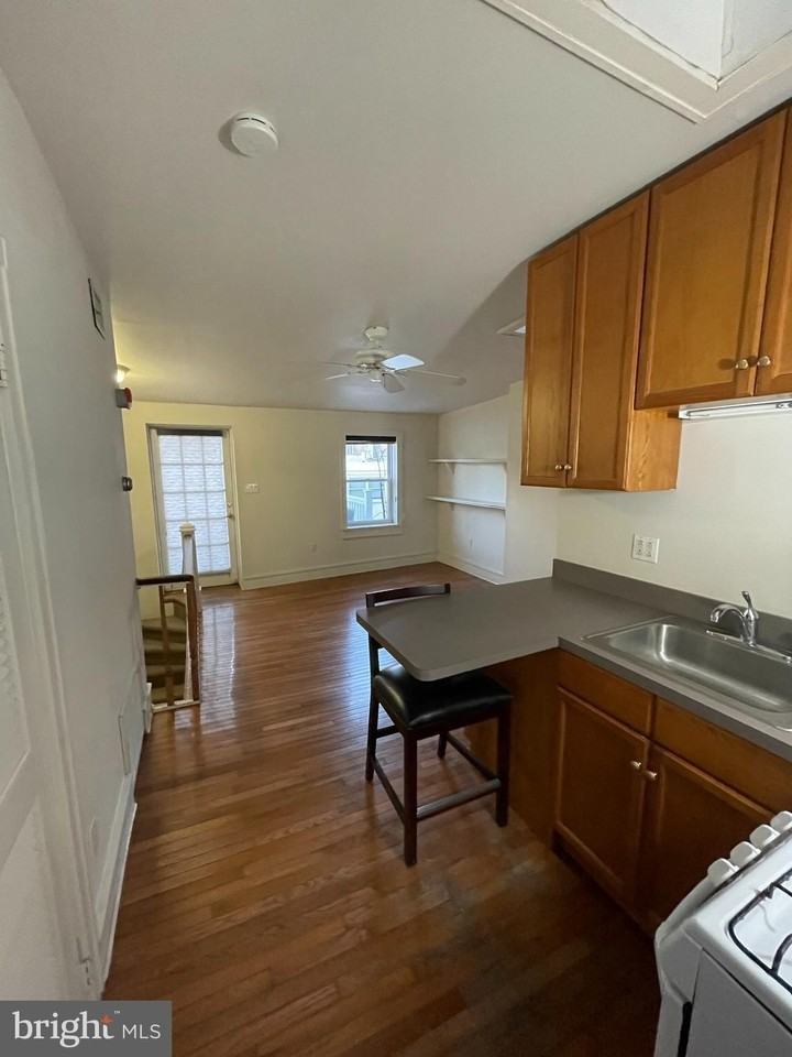 2211 Pine St #3 - Photo 7 of 11