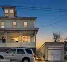featured image of 8 N Wolfe St