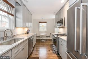 1405 N George Mason Dr - Photo 1 of 1