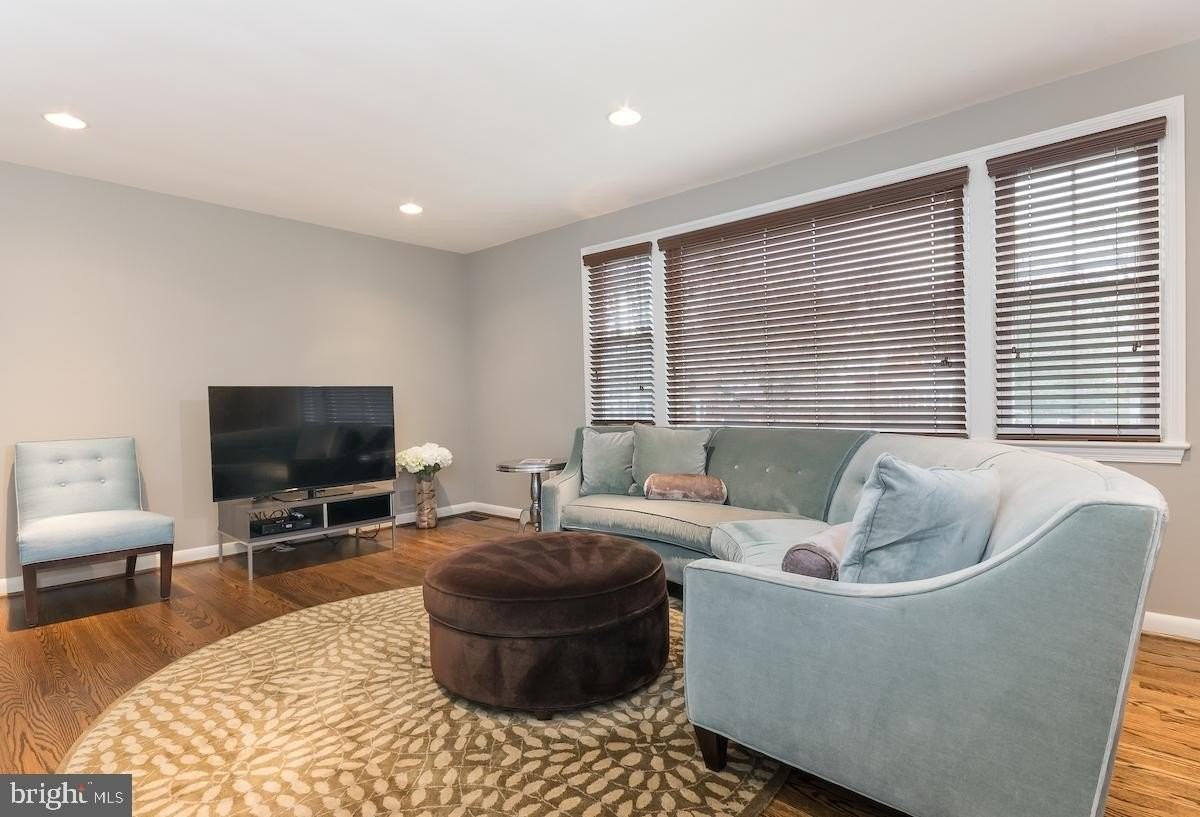 1405 N George Mason Dr - Photo 4 of 27