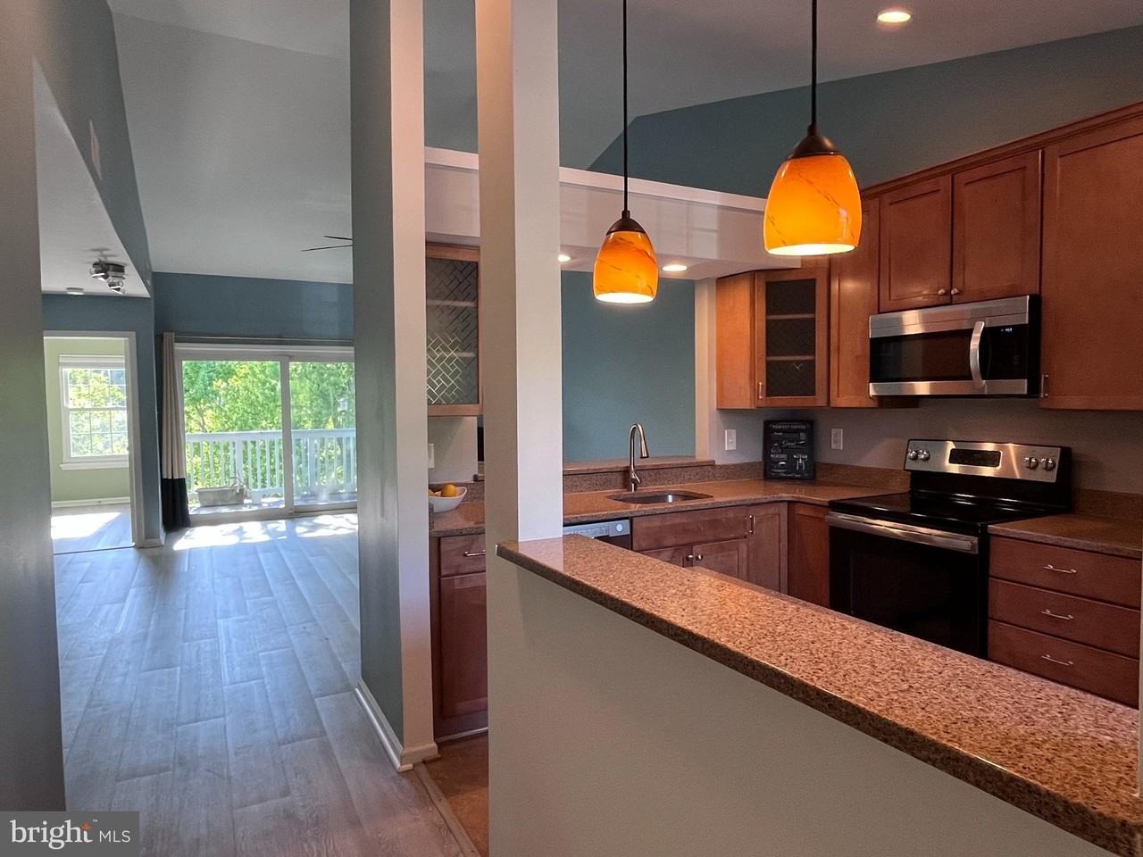 2940 Yarling Ct - Photo 3 of 17