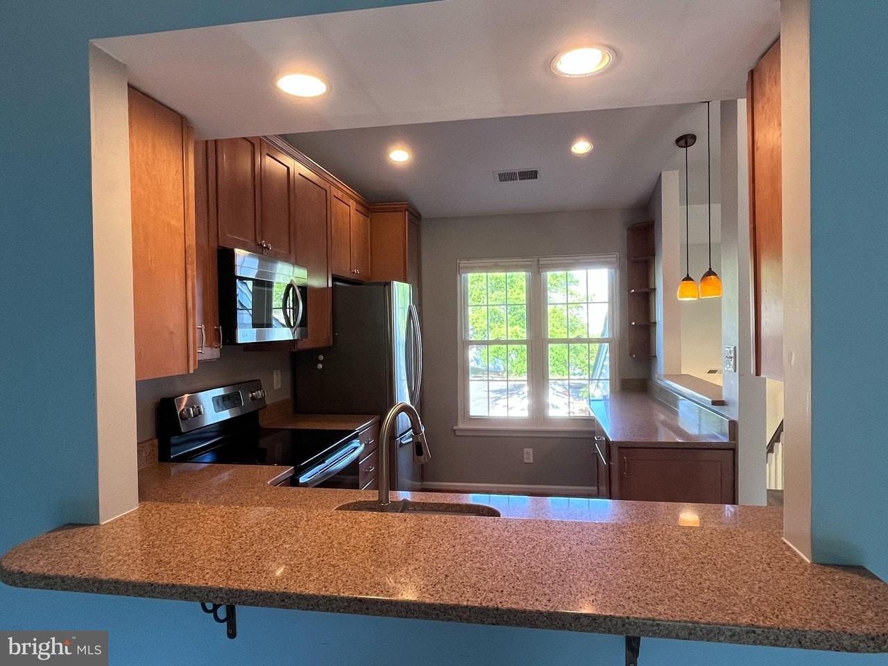 2940 Yarling Ct - Photo 4 of 17