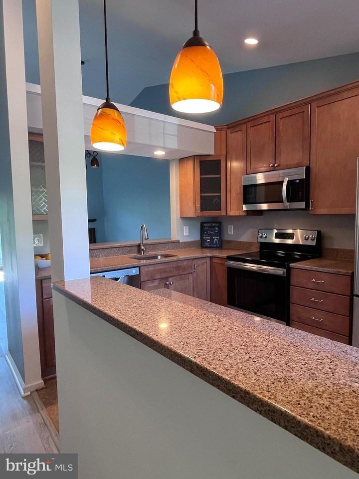 2940 Yarling Ct - Photo 5 of 17