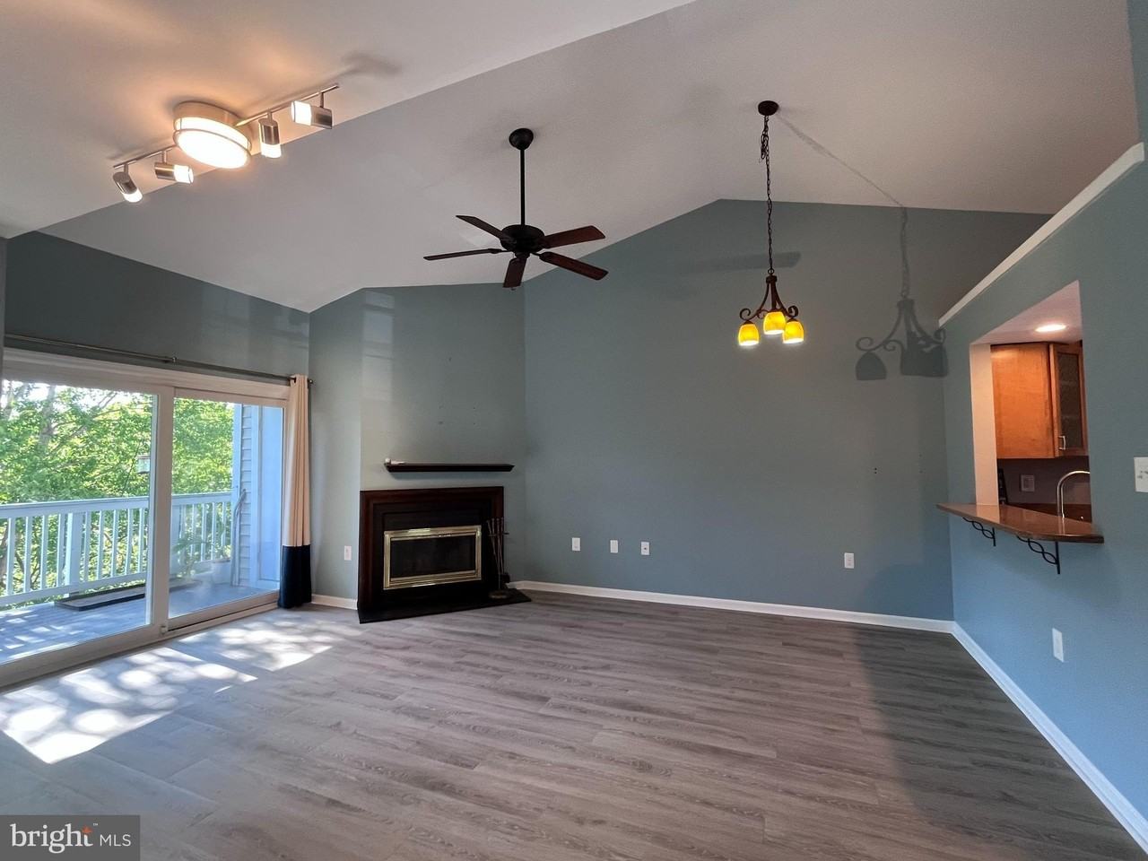 2940 Yarling Ct - Photo 7 of 17