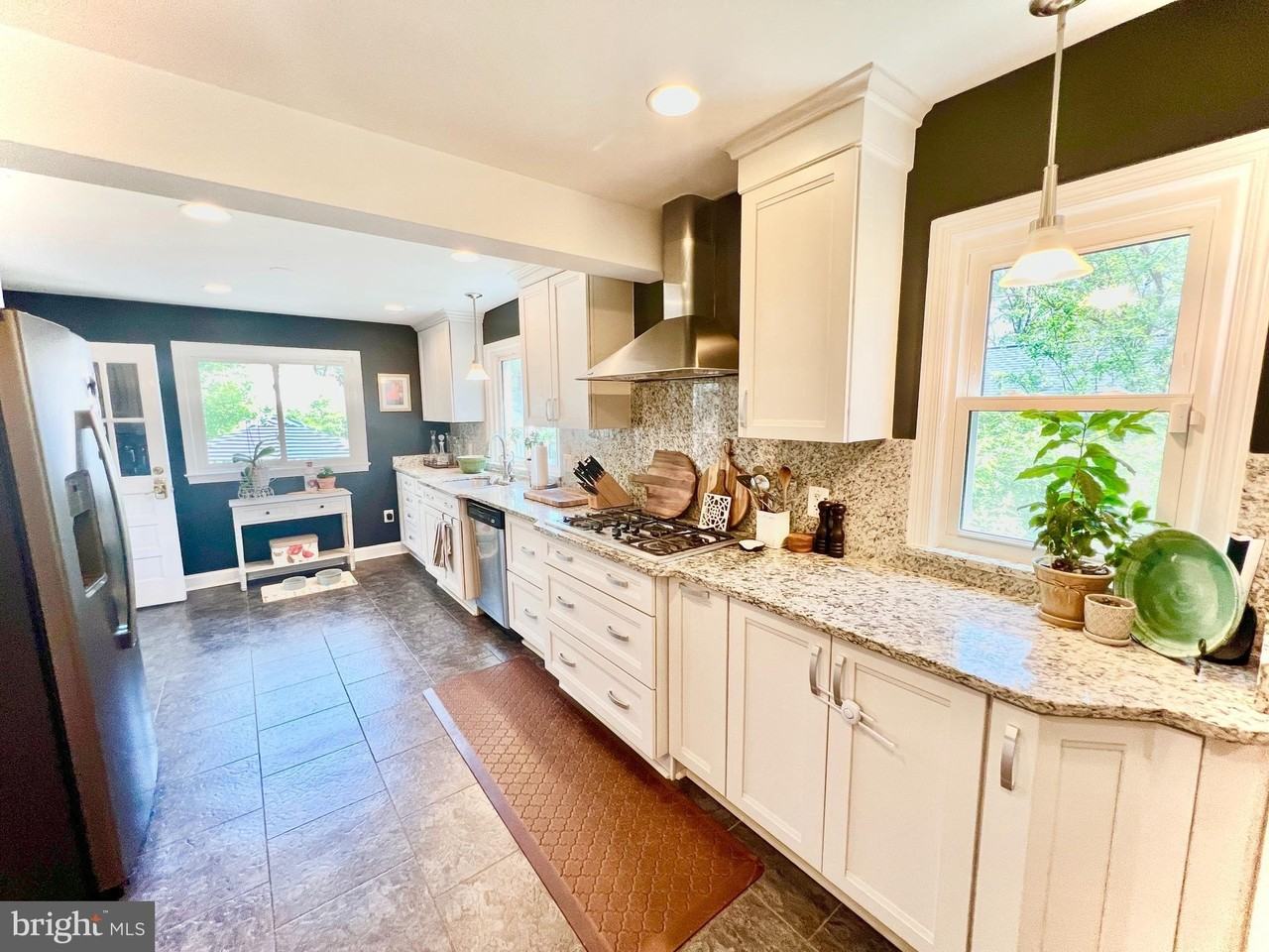 7113 Marlan Dr - Photo 6 of 39