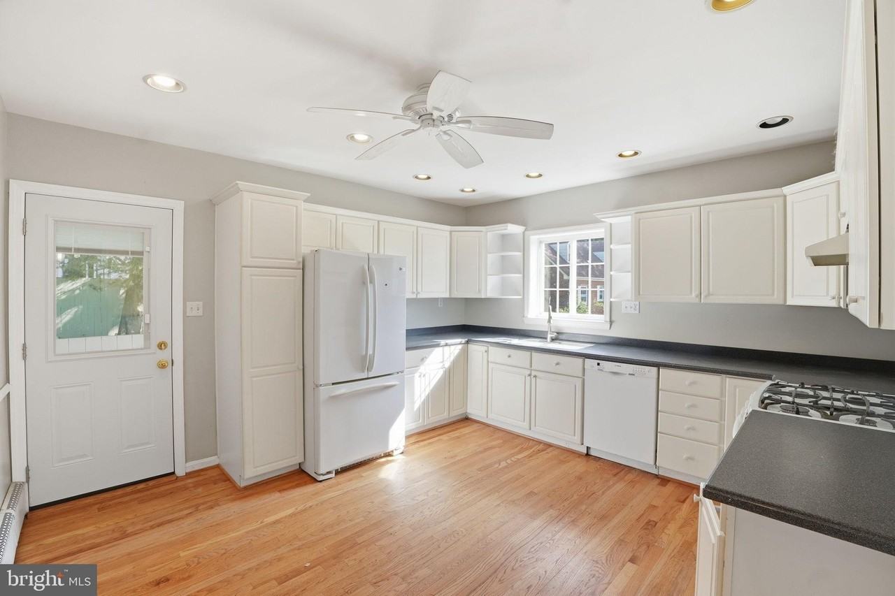 2913 Cleave Dr - Photo 6 of 25