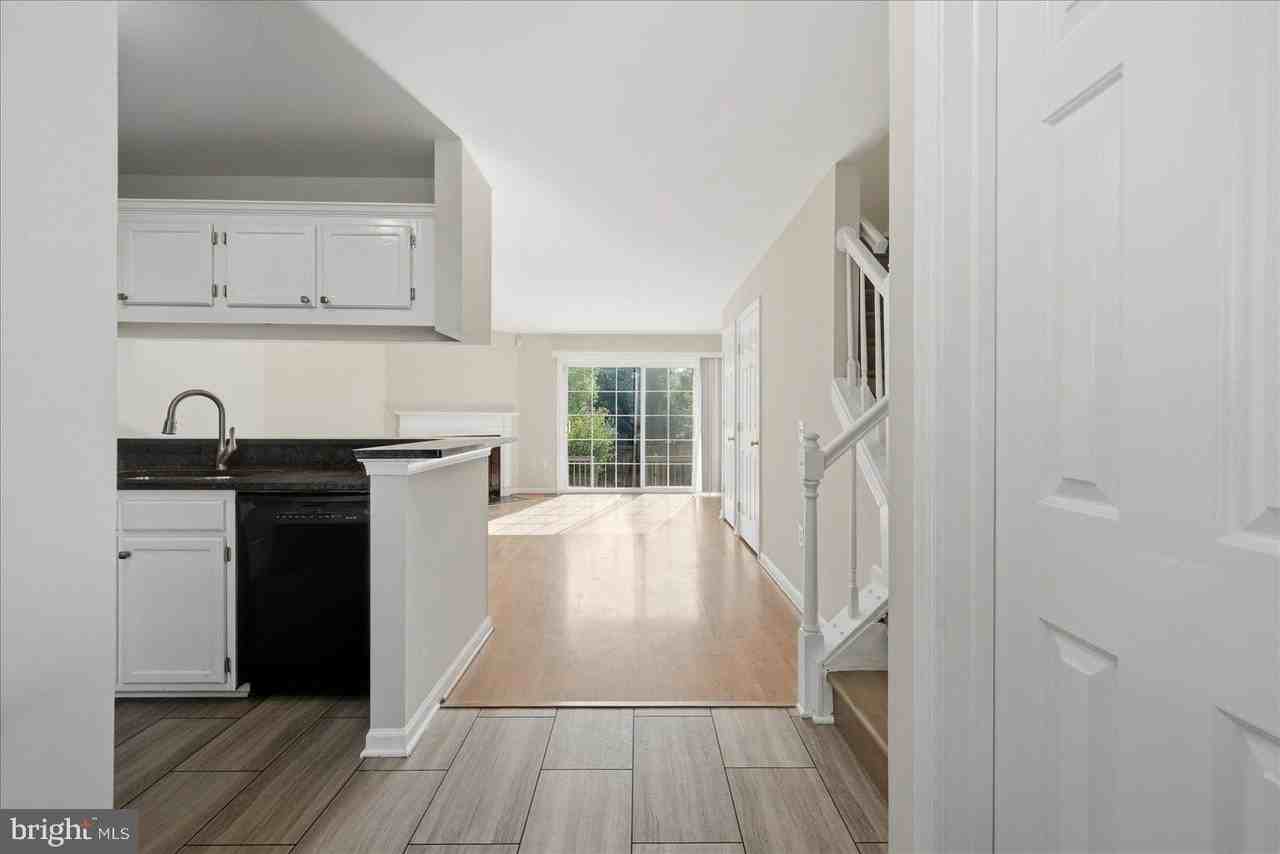 6562 Old Carriage Ln - Photo 3 of 29