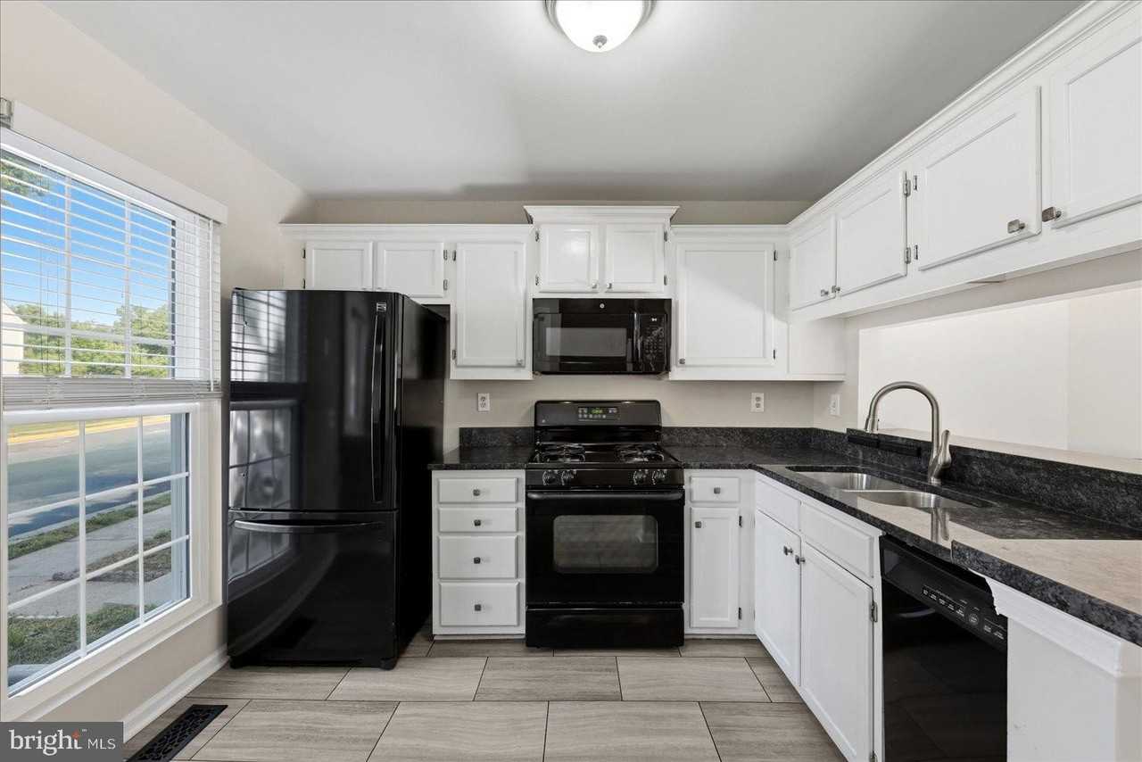 6562 Old Carriage Ln - Photo 4 of 29
