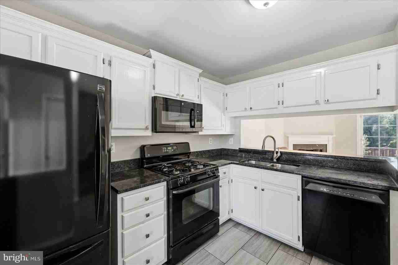 6562 Old Carriage Ln - Photo 5 of 29