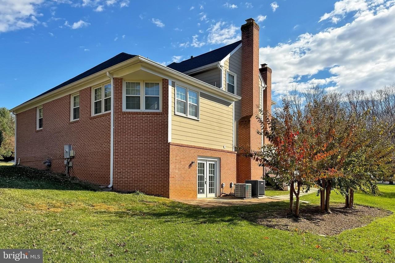 1300 Pinstripe Ct - Photo 2 of 28