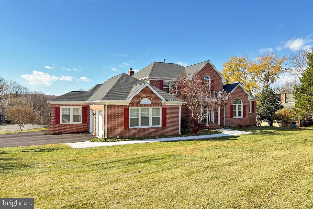 1300 Pinstripe Ct - Photo 5 of 28