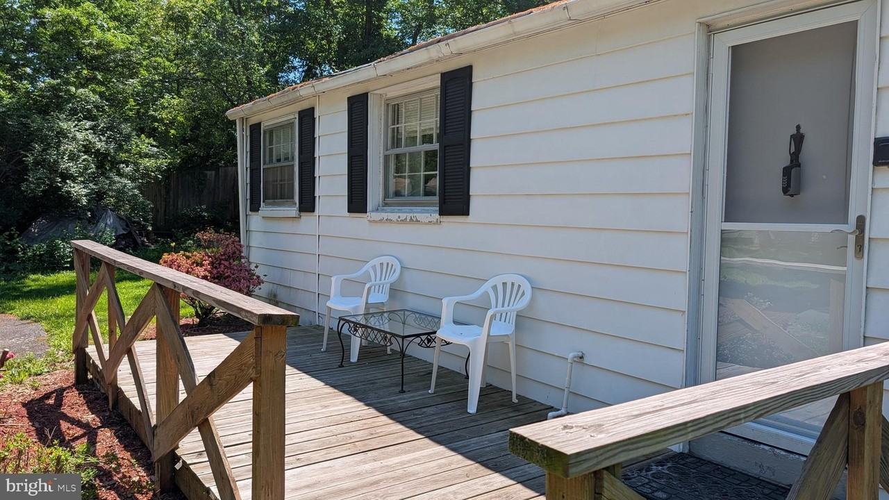 6497 Windham Ave - Photo 4 of 17