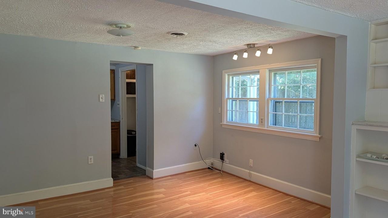 6497 Windham Ave - Photo 6 of 17