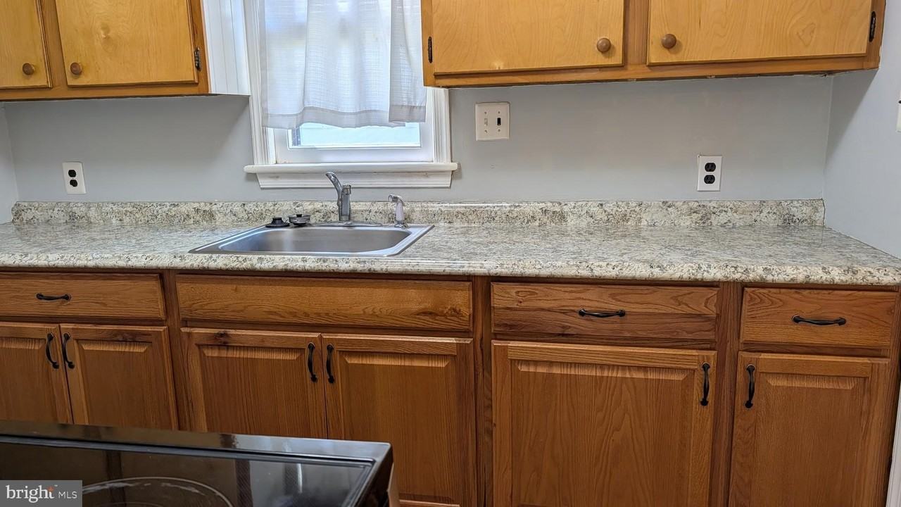 6497 Windham Ave - Photo 7 of 17