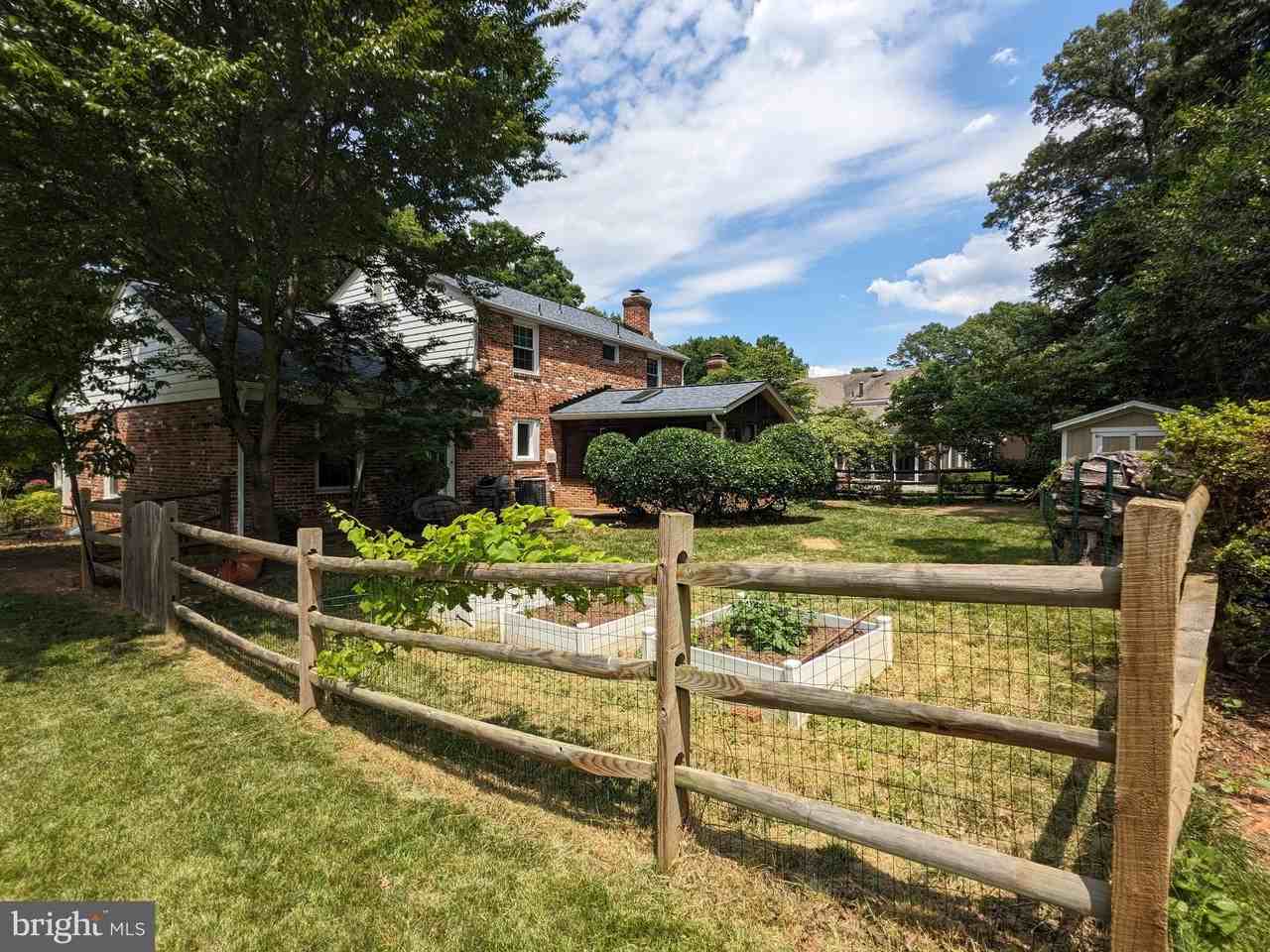 8263 Toll House Rd - Photo 7 of 50