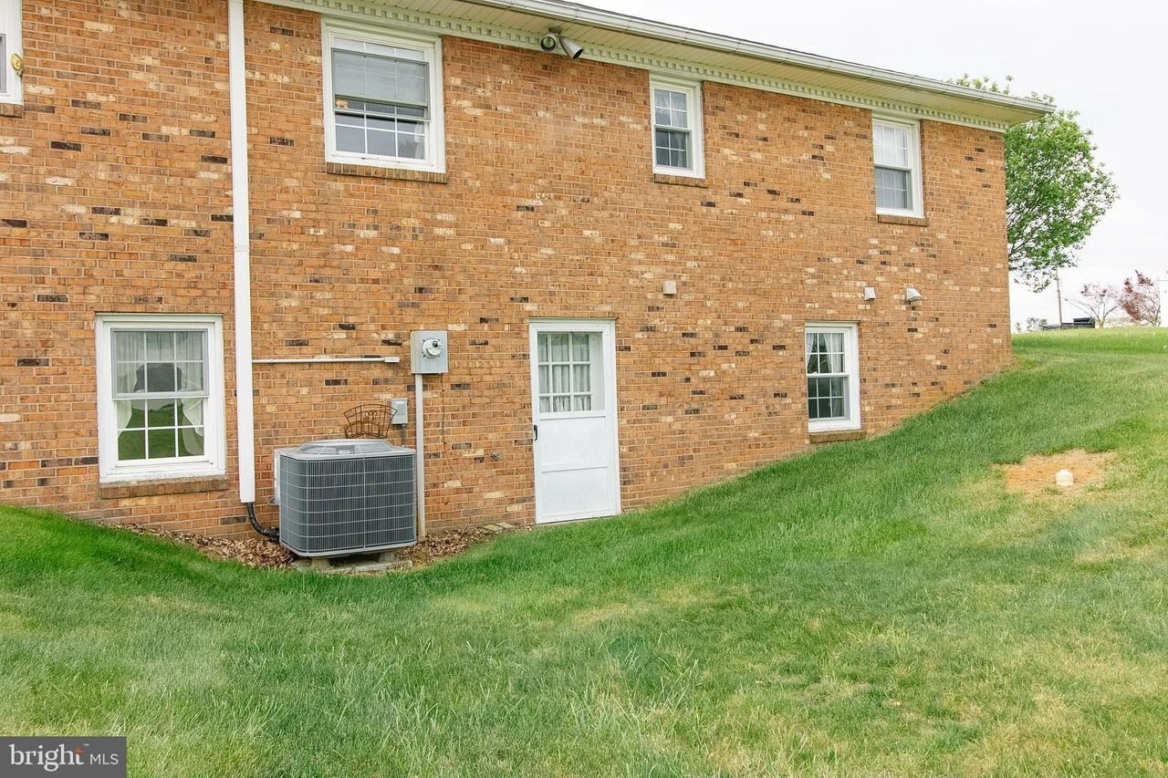 433 Mill Rd - Photo 6 of 36