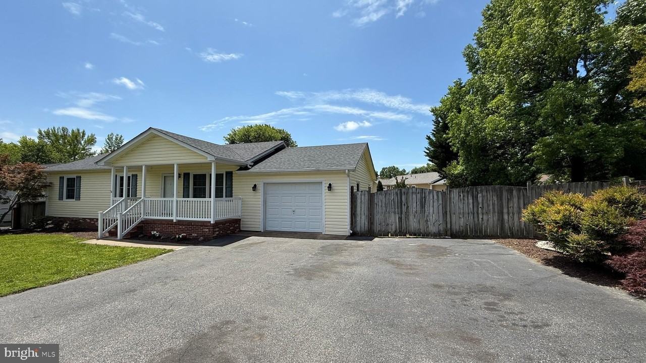 5902 Griffith Way - Photo 2 of 18