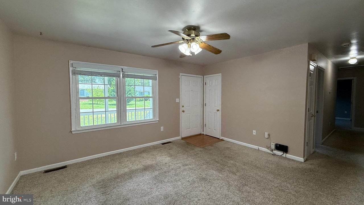 5902 Griffith Way - Photo 5 of 18