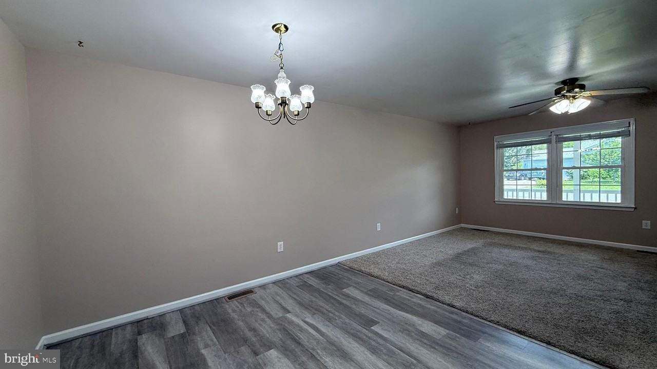 5902 Griffith Way - Photo 7 of 18