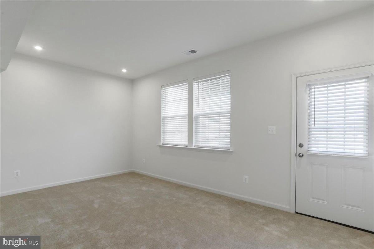 21 Stafford Pl - Photo 3 of 37