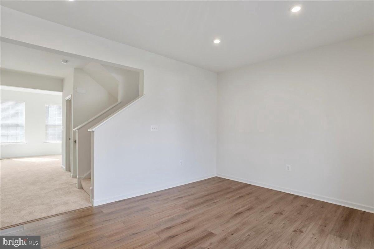 21 Stafford Pl - Photo 5 of 37