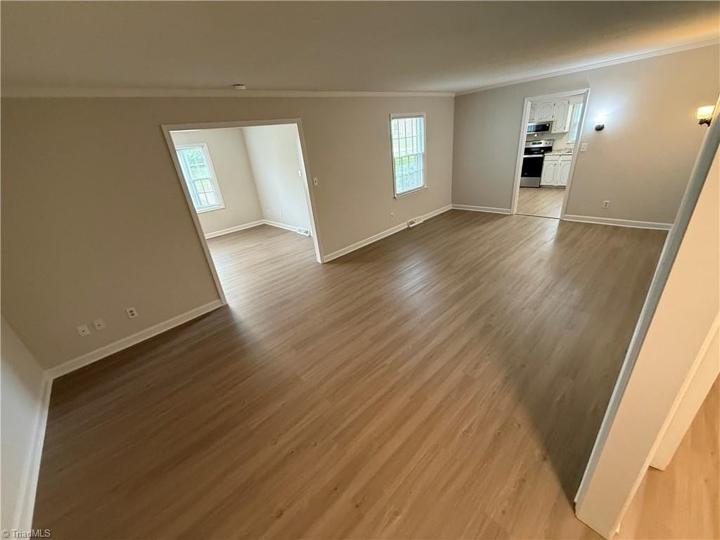 110 Westgate Cir #B - Photo 3 of 12