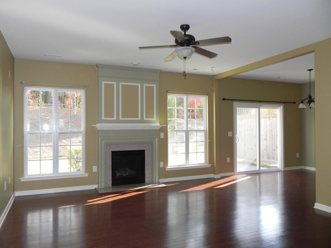 1409 Corwith Dr - Photo 4 of 17