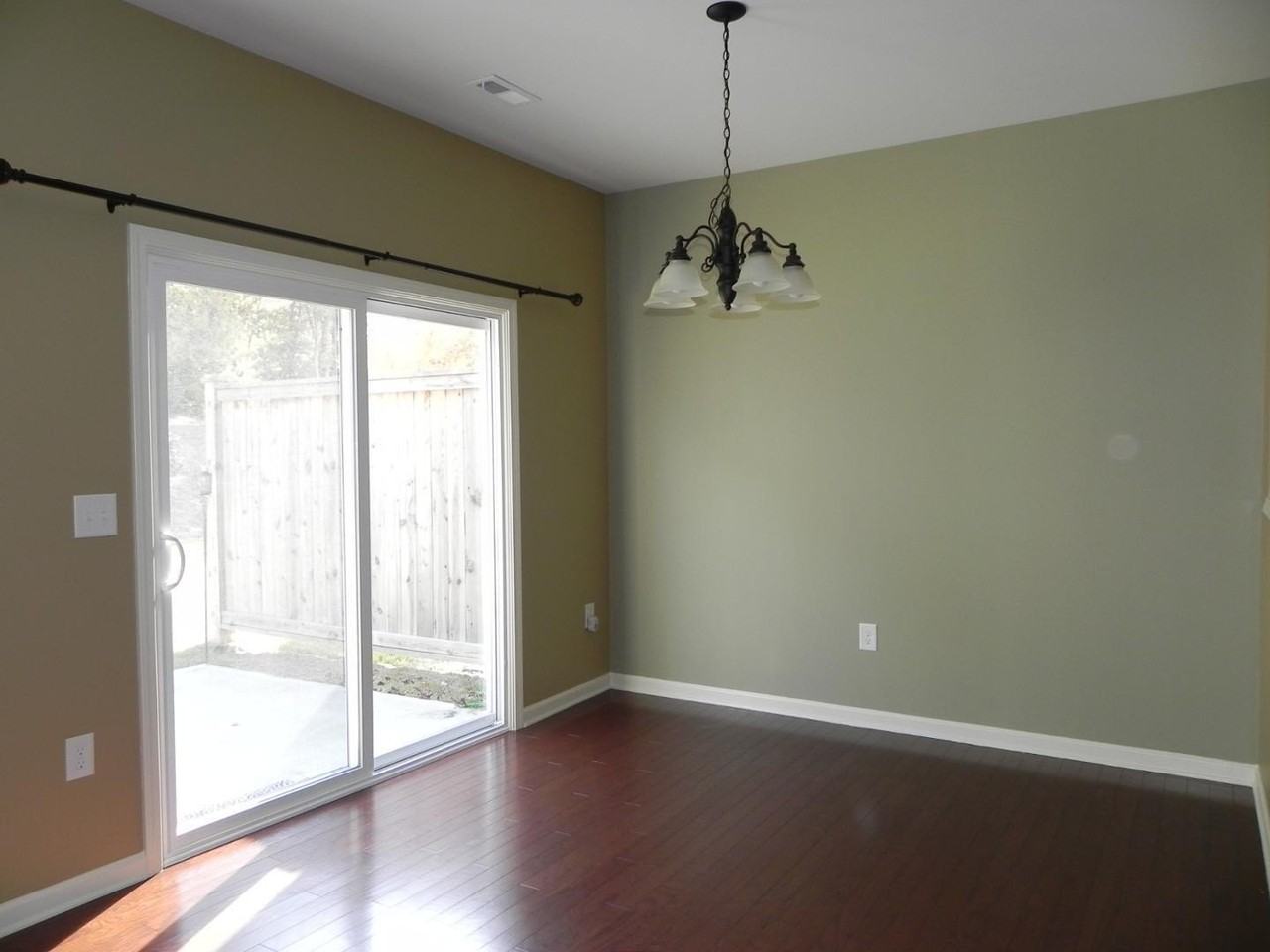 1409 Corwith Dr - Photo 5 of 17