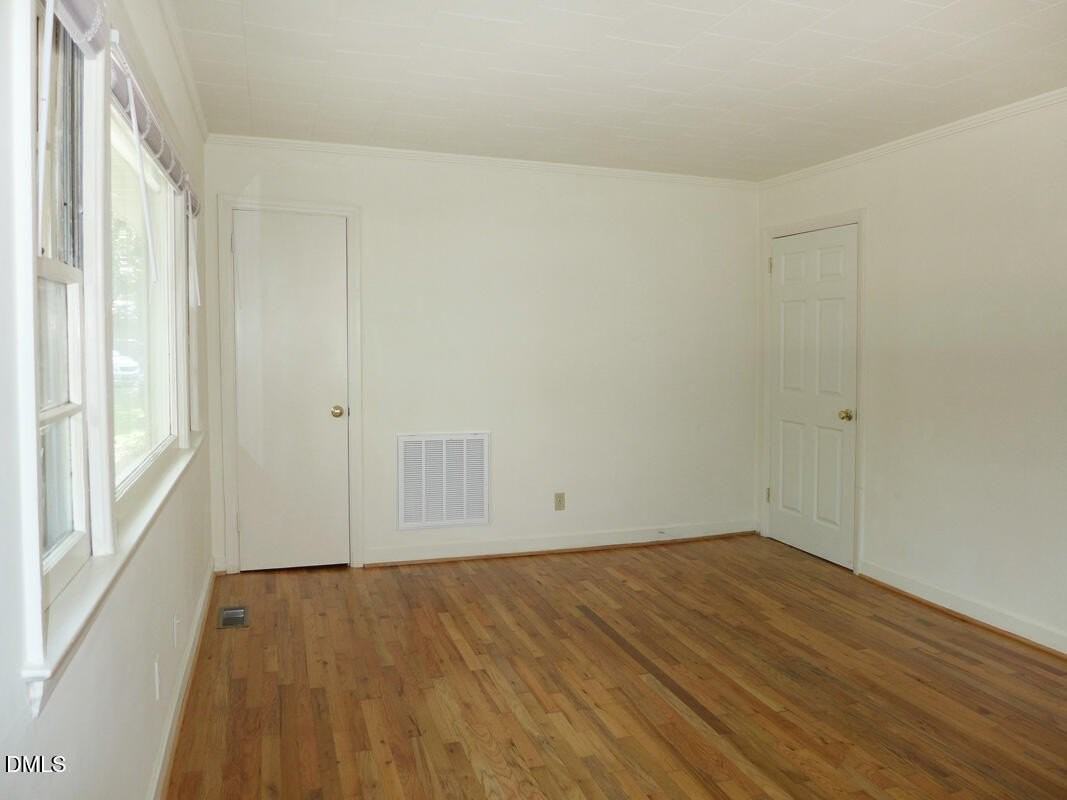 111 Isley St - Photo 5 of 13
