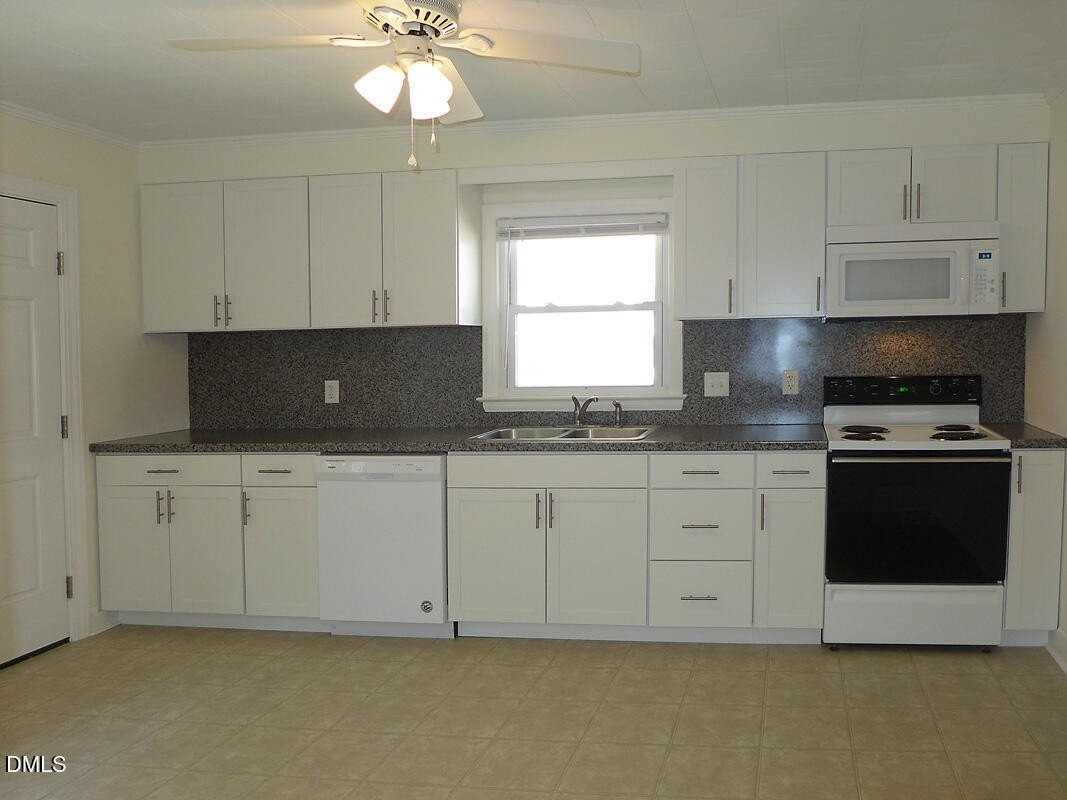 111 Isley St - Photo 6 of 13