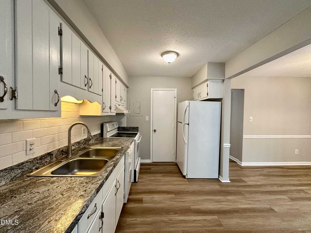126 Bay Dr - Photo 7 of 24