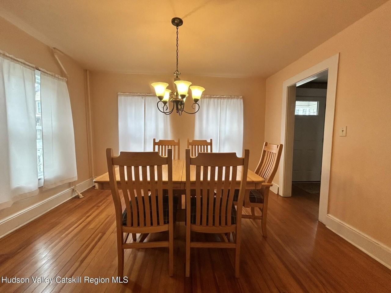 42 Russell St - Photo 5 of 19