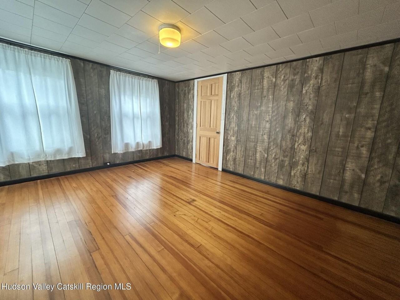 42 Russell St - Photo 6 of 19