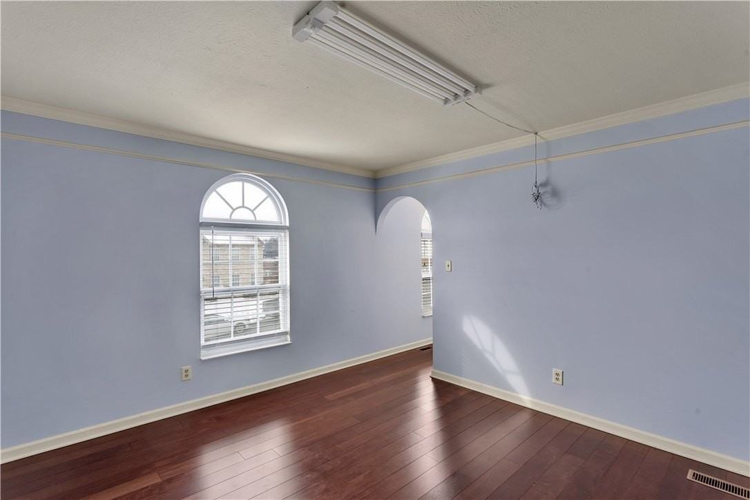 123 Stratford Ct - Photo 6 of 41