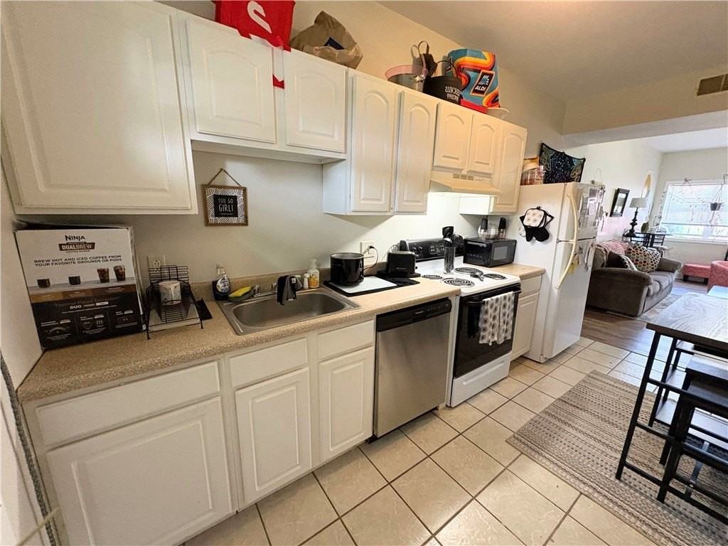 1010 1st Ave #C - Photo 3 of 8