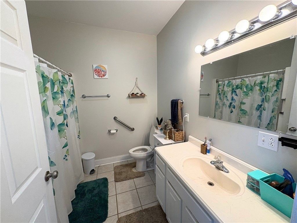 1010 1st Ave #C - Photo 5 of 8