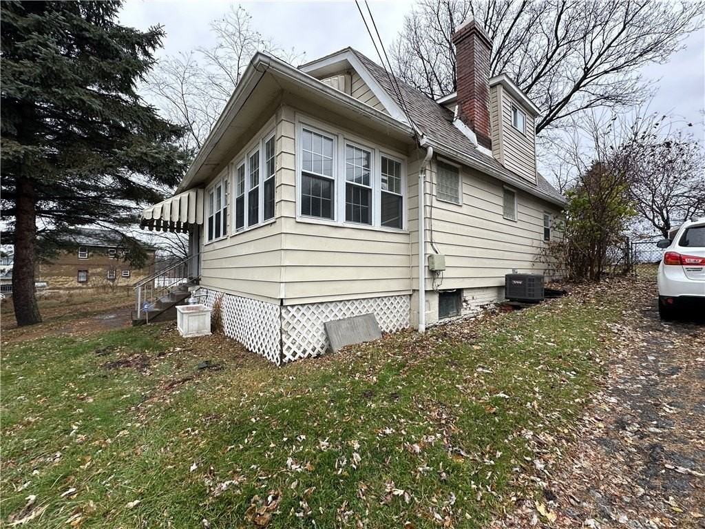 10043 Calvin St - Photo 3 of 16
