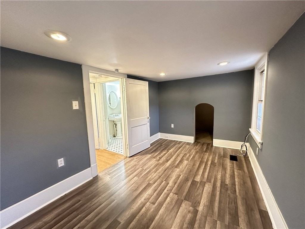 10043 Calvin St - Photo 5 of 16