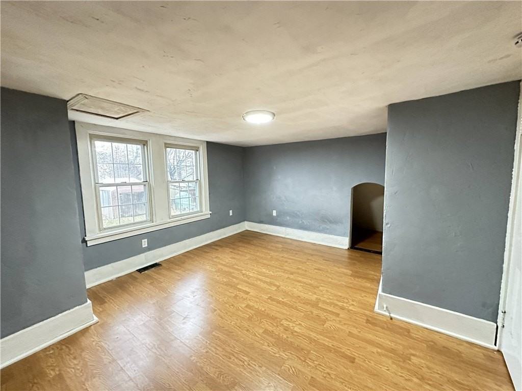 10043 Calvin St - Photo 7 of 16
