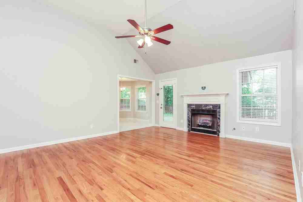 7004 Bridgewater Dr - Photo 4 of 16