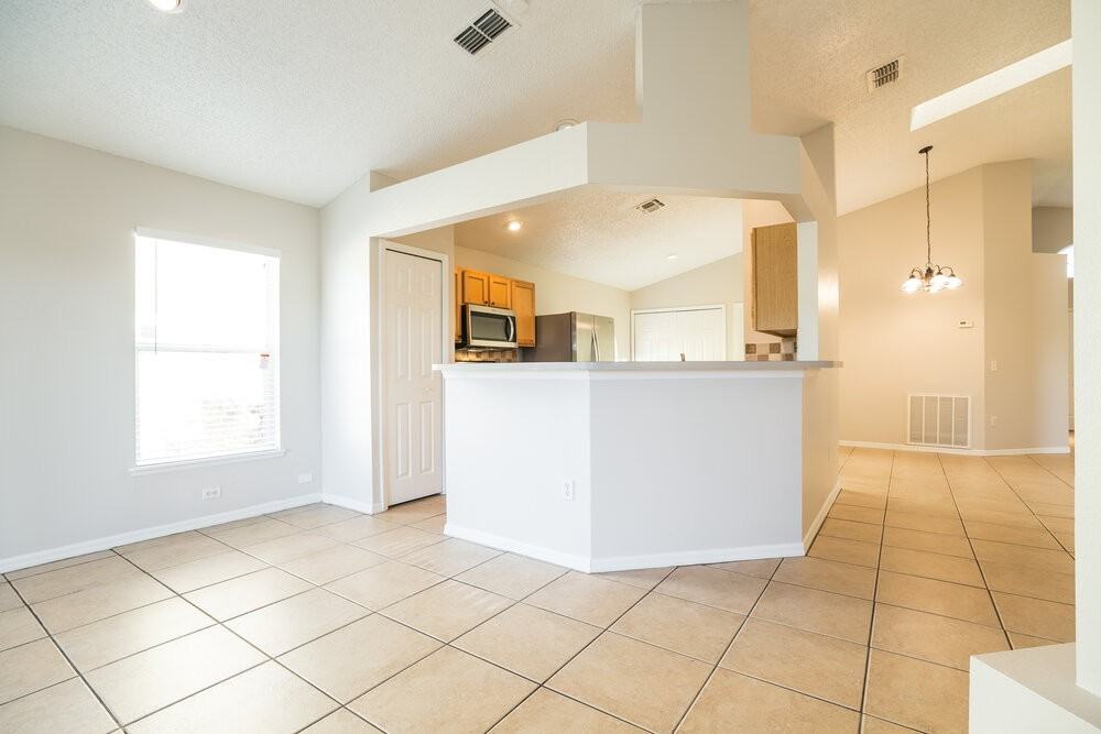 3833 Stonefield Dr - Photo 6 of 16