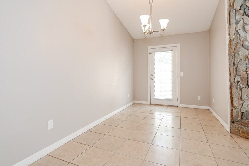1834 Manitoba Ct N - Photo 5 of 16